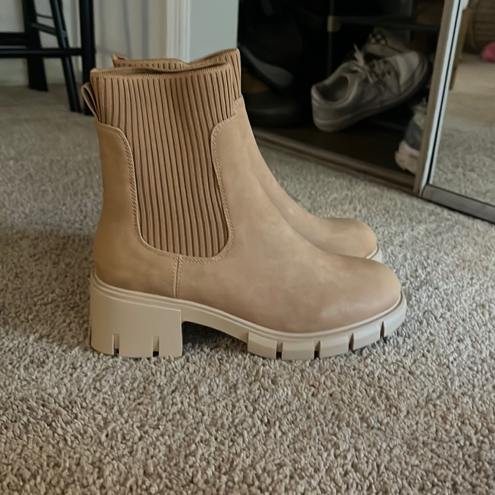 Tan chunky Chelsea booties